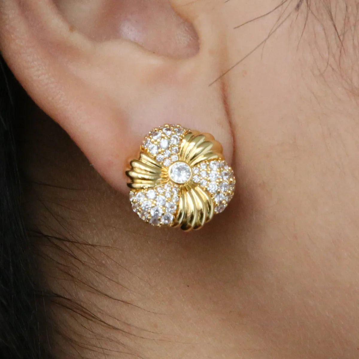 1 Pair Simple Style Flower Plating Copper 18K Gold Plated Ear Studs