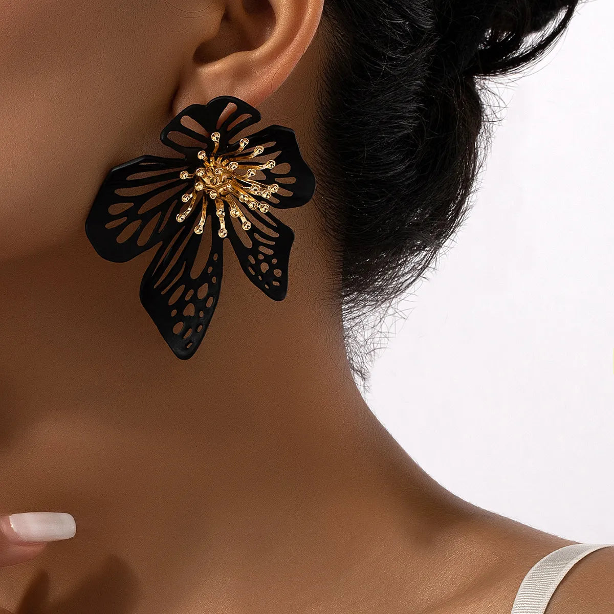 1 Pair Simple Style Flower Plating Hollow Out Metal Ear Studs