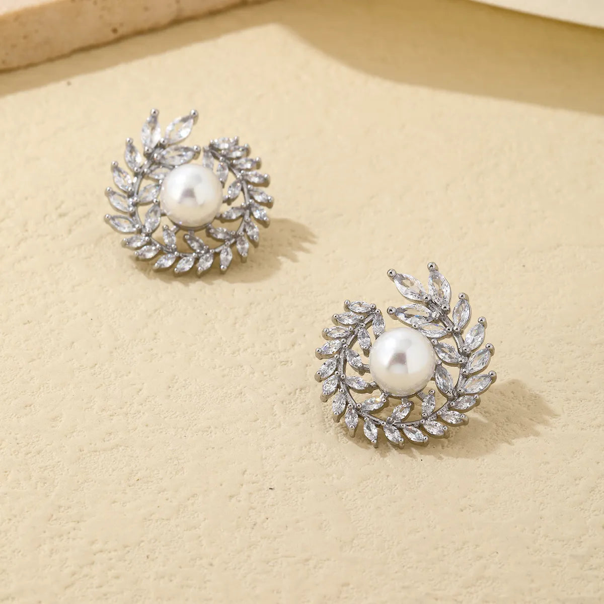 1 Pair Simple Style Flower Plating Inlay Copper Pearl Zircon White Gold Plated Ear Studs