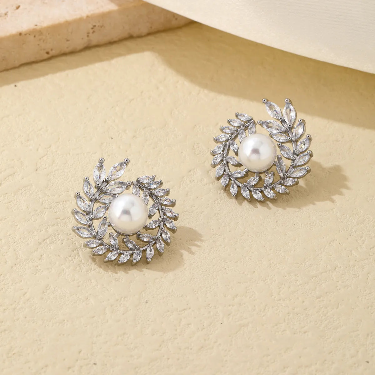 1 Pair Simple Style Flower Plating Inlay Copper Pearl Zircon White Gold Plated Ear Studs