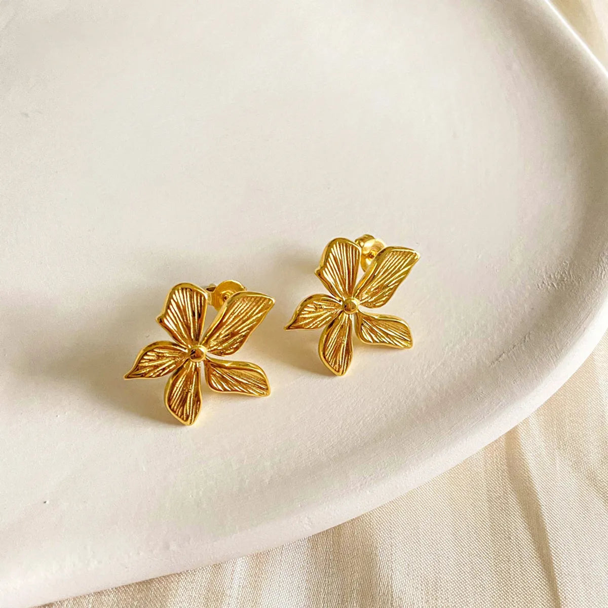 1 Pair Simple Style Flower Plating Titanium Steel 18k Gold Plated Ear Studs