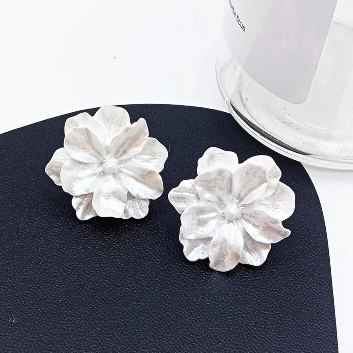 1 Pair Simple Style Flower Resin Women's Ear Studs