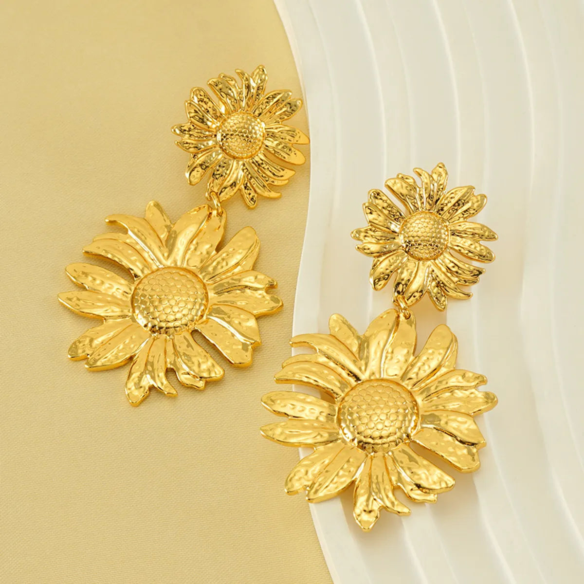 1 Pair Simple Style Flower Stainless Steel 18K Gold Plated Drop Earrings