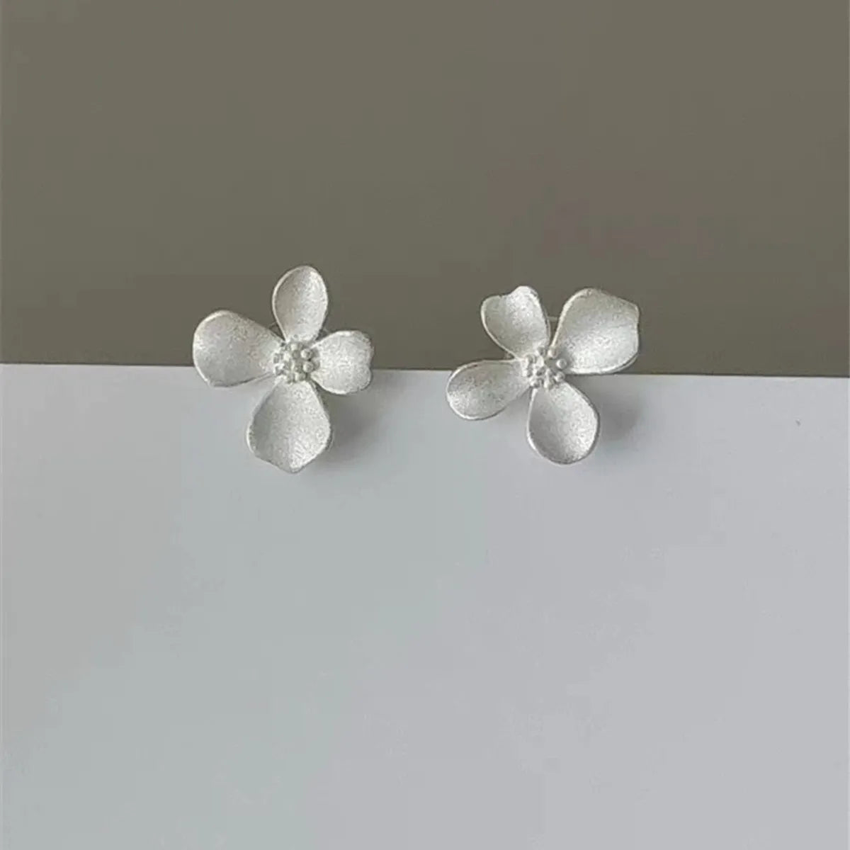 1 Pair Simple Style Flower Sterling Silver Ear Studs