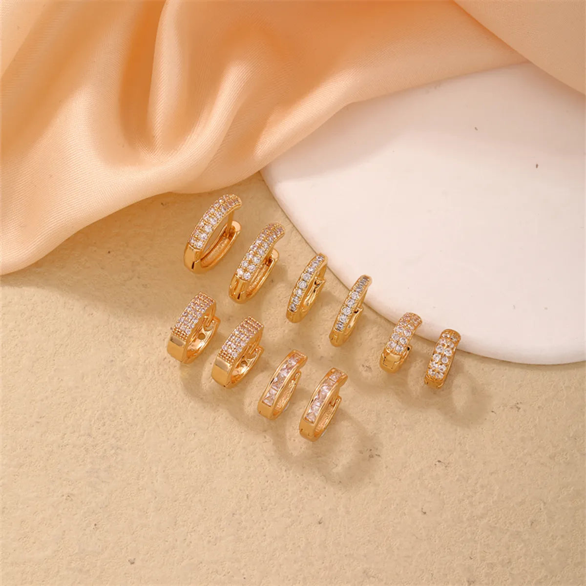 1 Pair Simple Style Geometric Copper Zircon Hoop Earrings