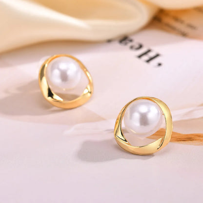 1 Pair Simple Style Geometric Inlay Copper Alloy Artificial Pearls 18K Gold Plated Ear Studs