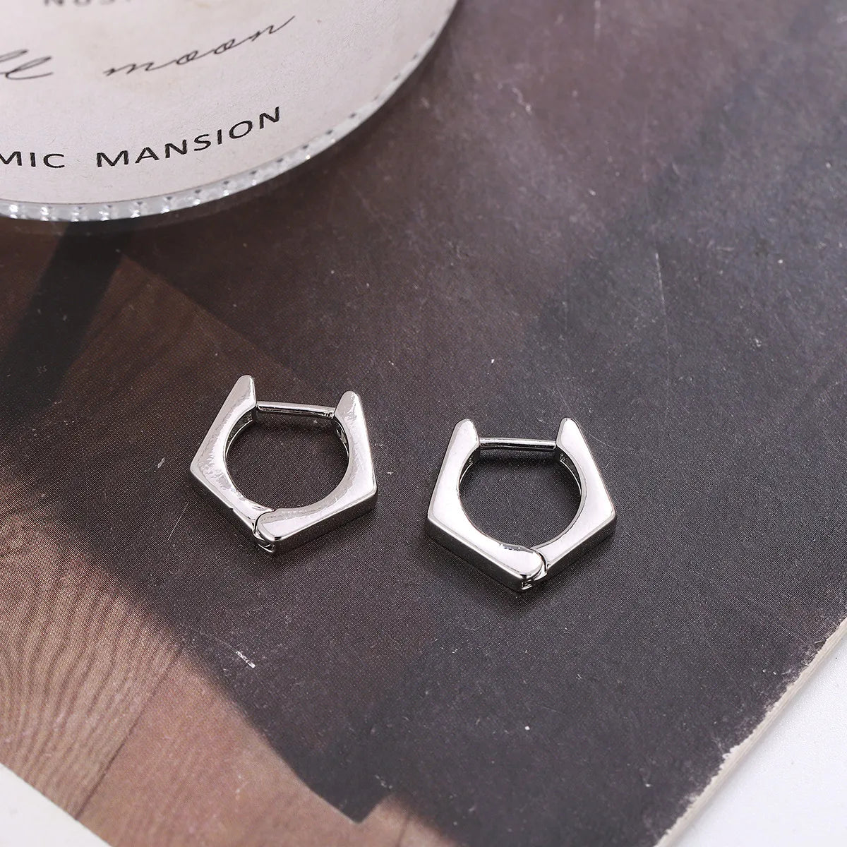 1 Pair Simple Style Geometric Solid Color Plating Metal Ear Clip