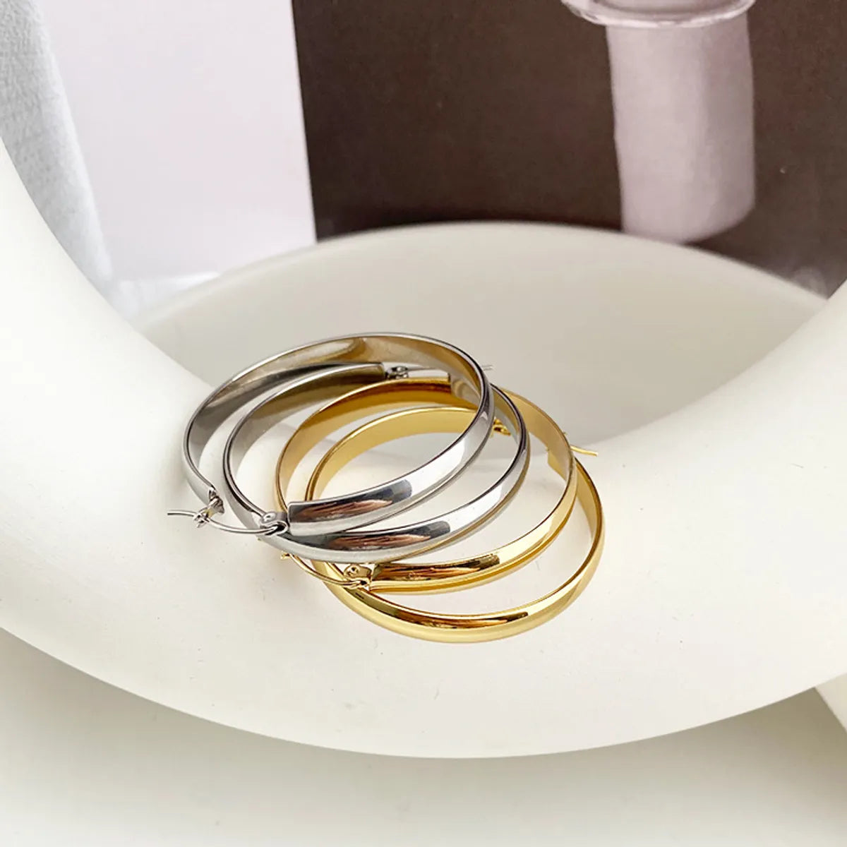 1 Pair Simple Style Geometric Solid Color Plating Titanium Steel Hoop Earrings