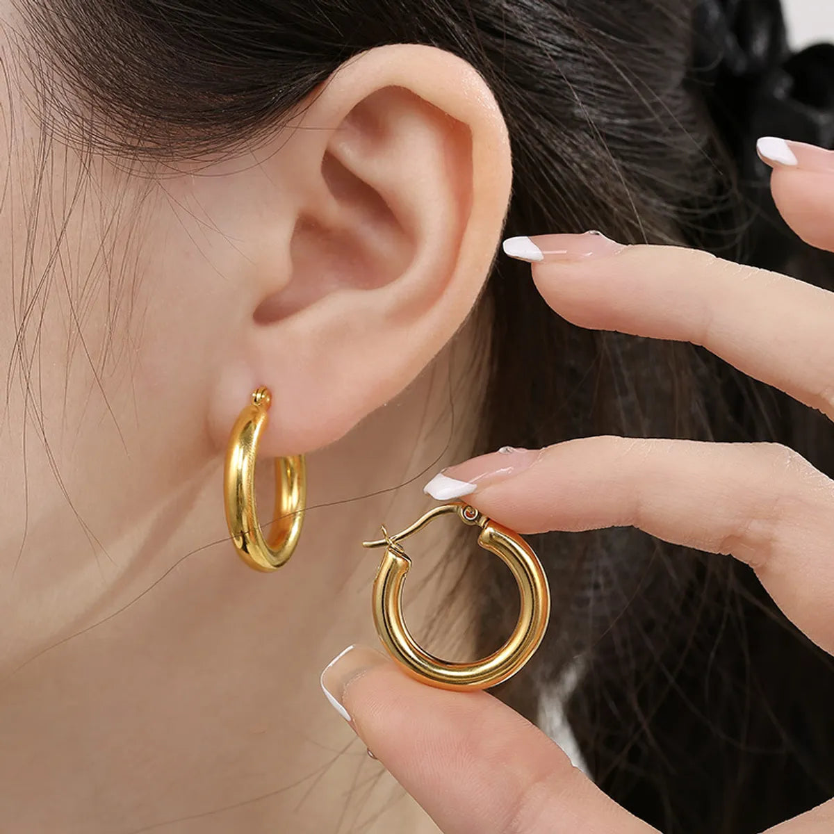 1 Pair Simple Style Geometric Solid Color Plating Titanium Steel Hoop Earrings