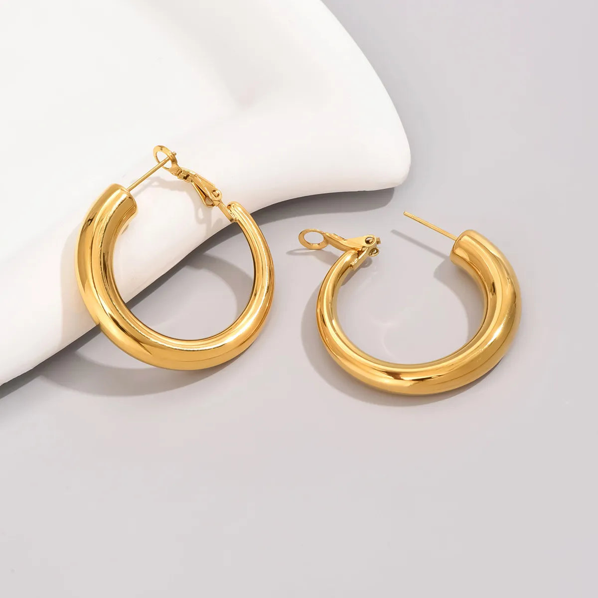 1 Pair Simple Style Geometric Solid Color Titanium Steel 18K Gold Plated Hoop Earrings