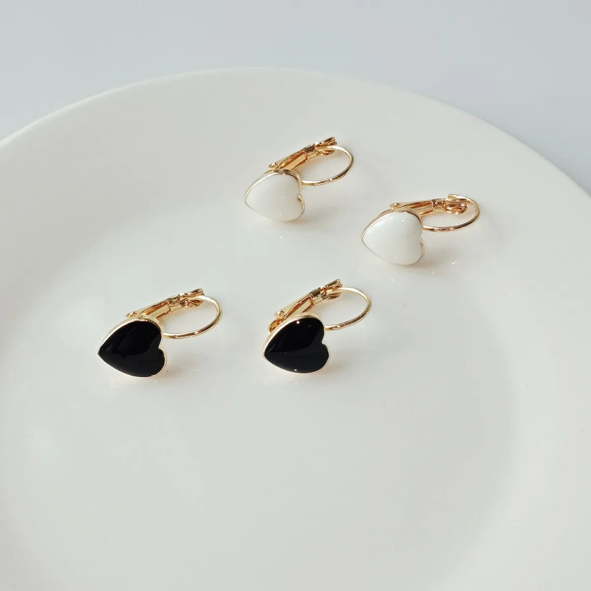 1 Pair Simple Style Heart Shape Alloy Enamel Women's Earrings