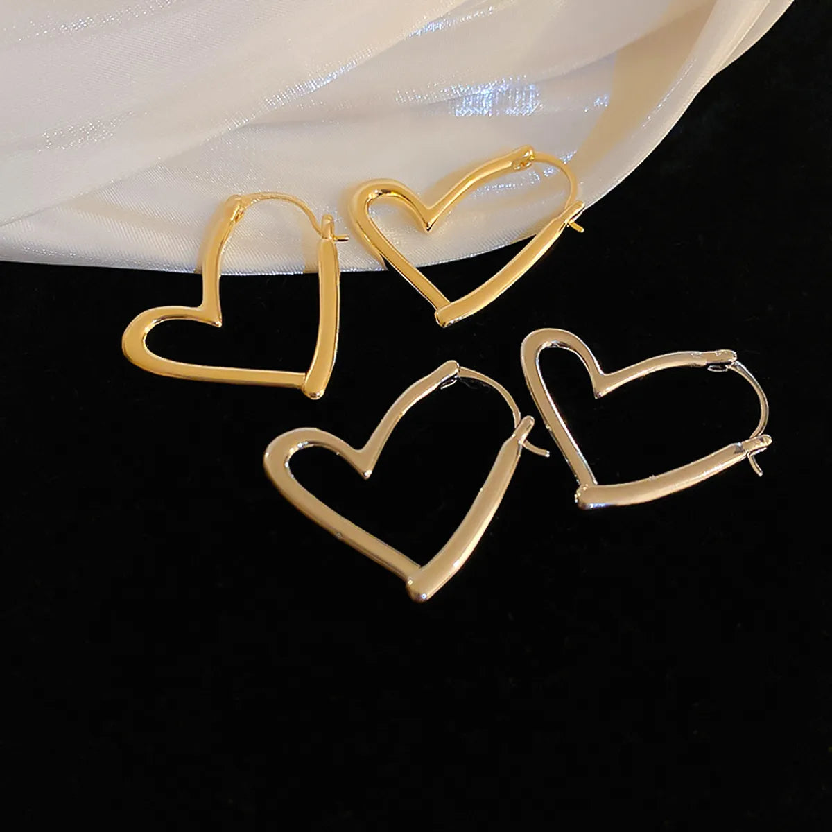 1 Pair Simple Style Heart Shape Copper Ear Clip