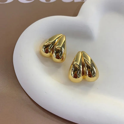 1 Pair Simple Style Heart Shape Copper Ear Studs