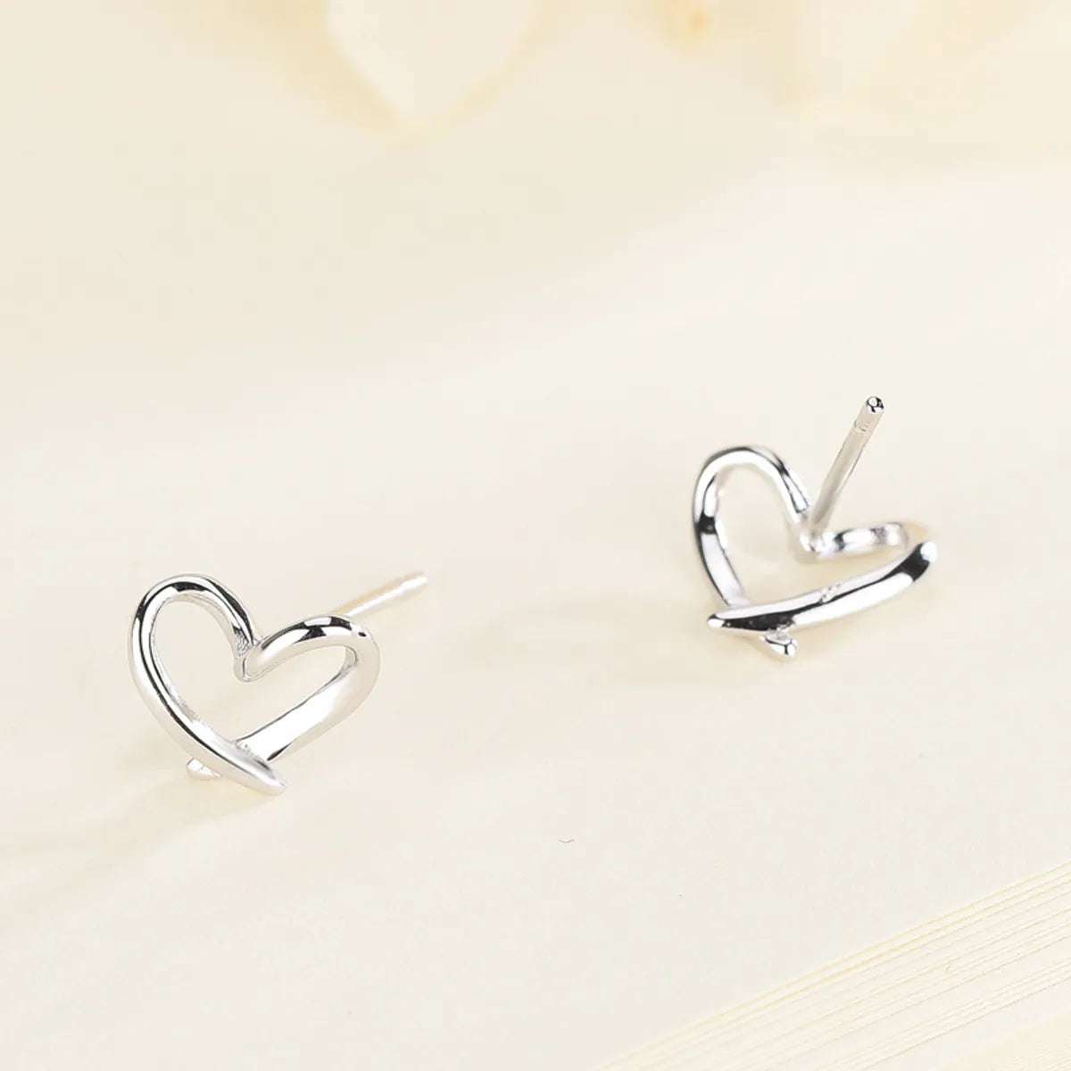 1 Pair Simple Style Heart Shape Hollow Out Sterling Silver Ear Studs