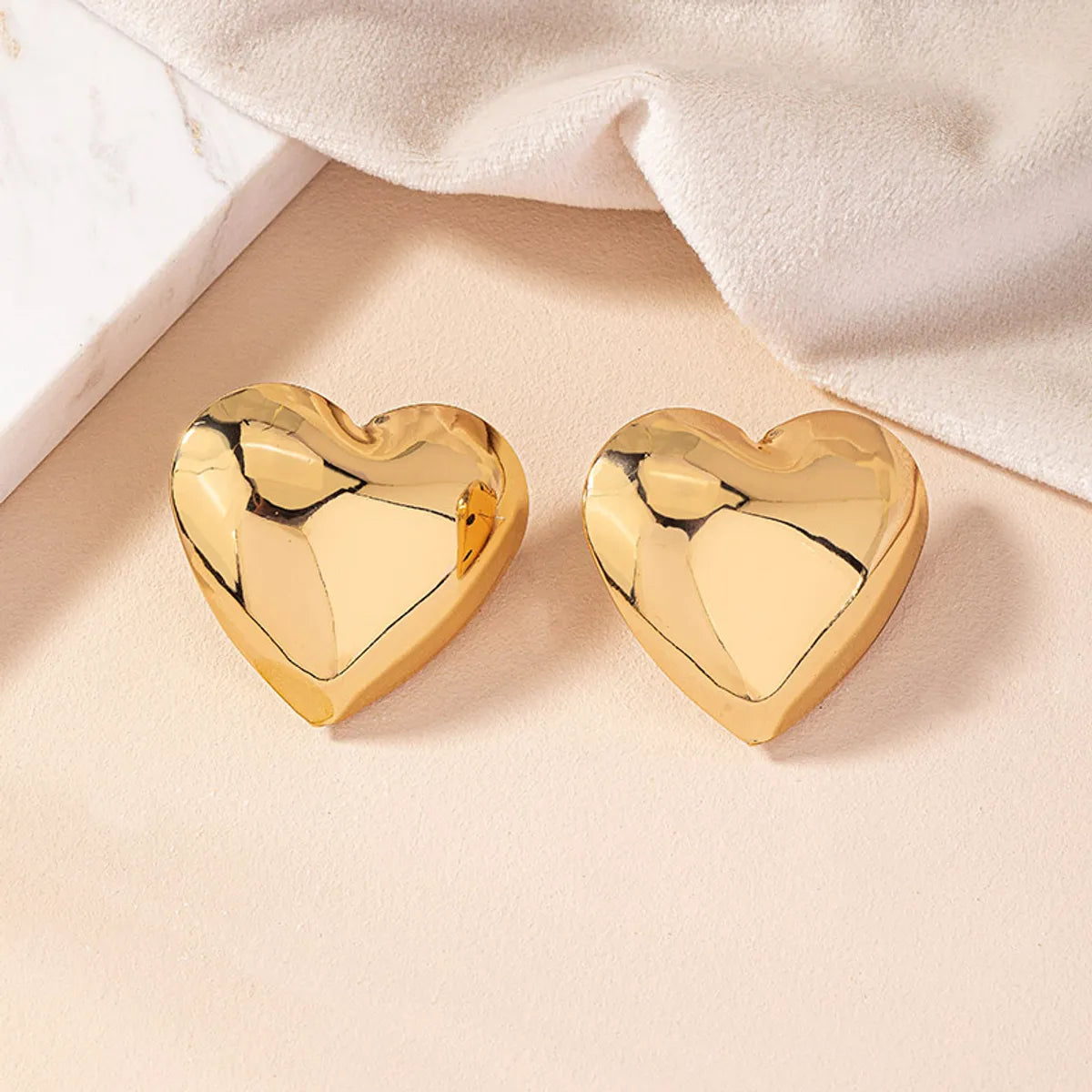 1 Pair Simple Style Heart Shape Plating Alloy Gold Plated Ear Studs