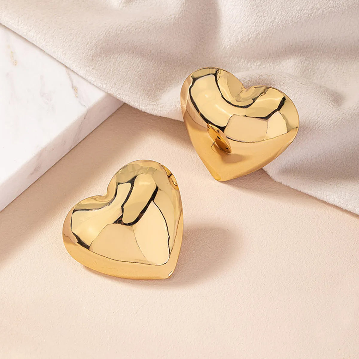 1 Pair Simple Style Heart Shape Plating Alloy Gold Plated Ear Studs