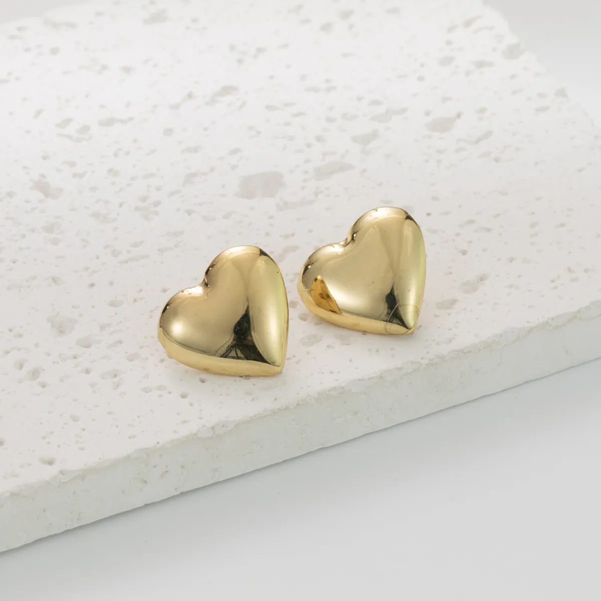 1 Pair Simple Style Heart Shape Polishing Alloy Ear Studs