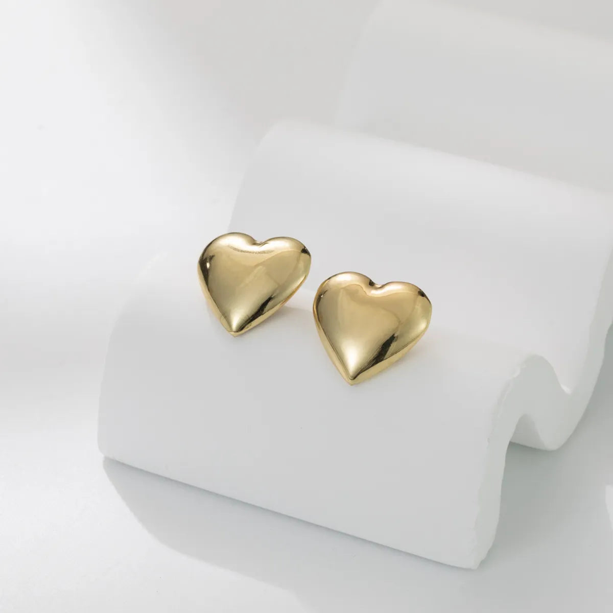 1 Pair Simple Style Heart Shape Polishing Alloy Ear Studs