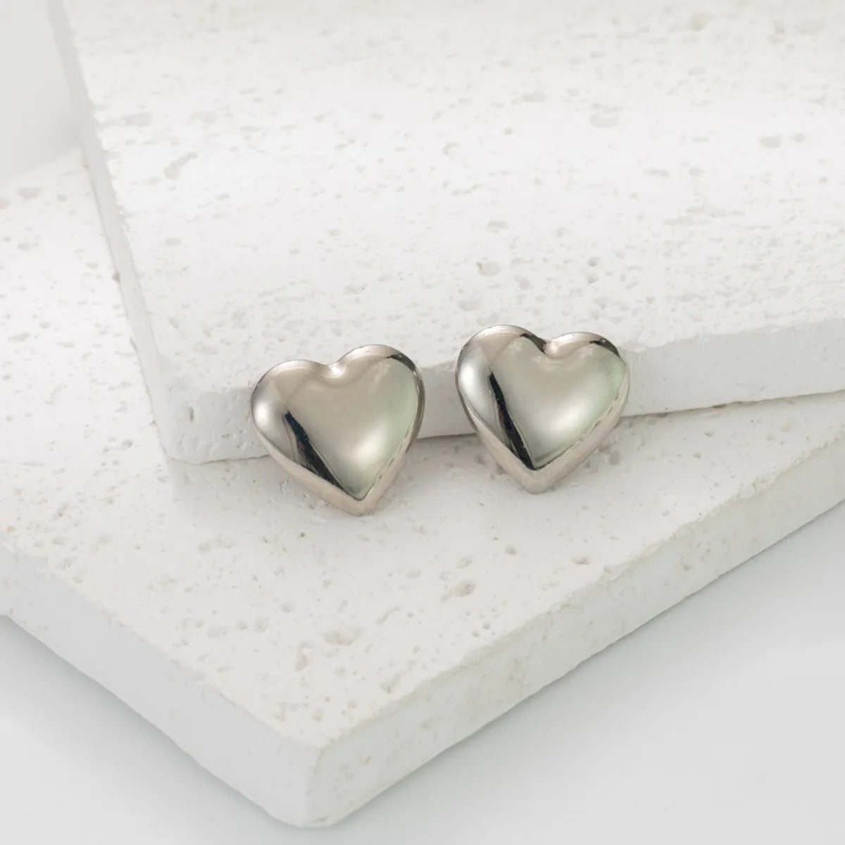 1 Pair Simple Style Heart Shape Polishing Alloy Ear Studs