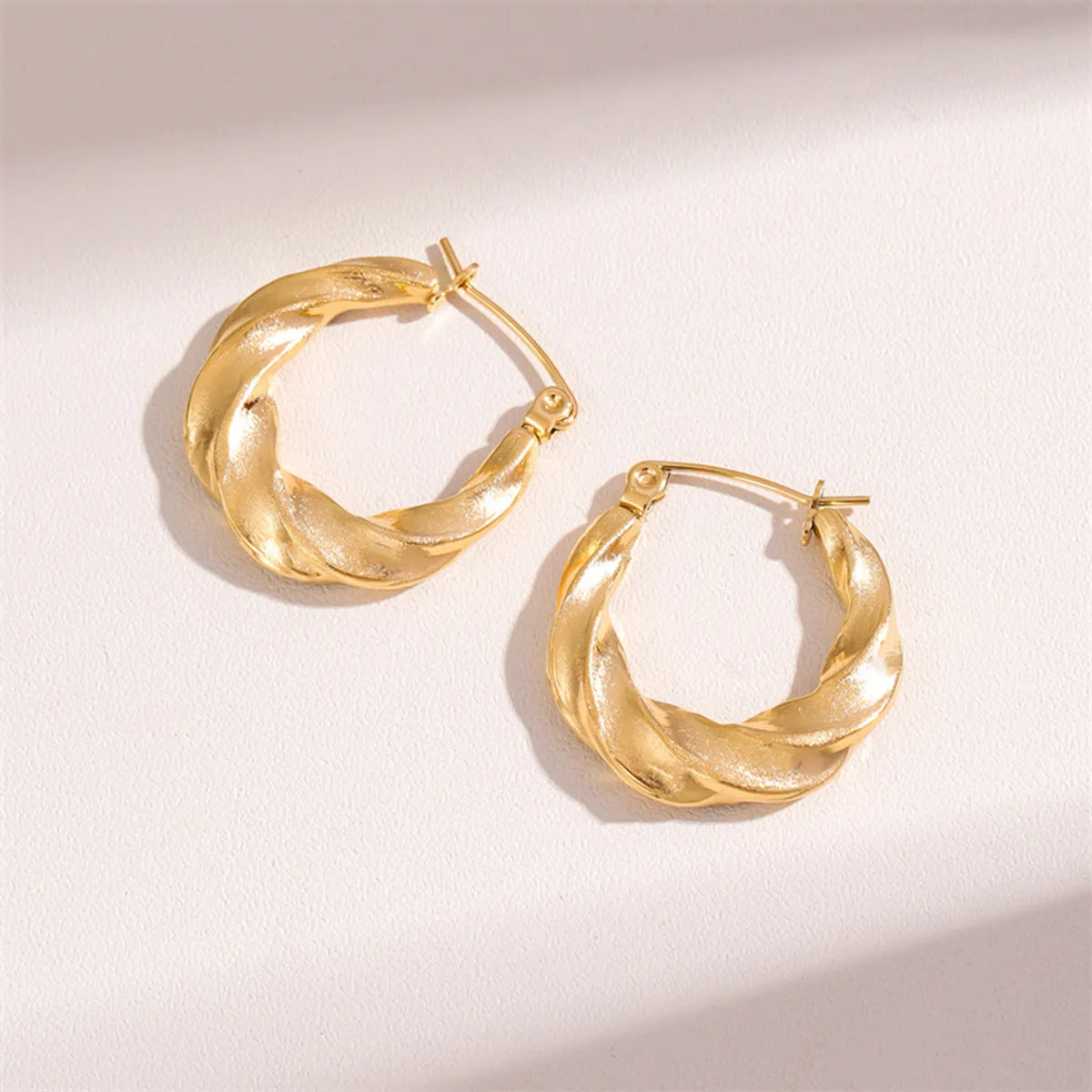 1 Pair Simple Style Irregular Round Twist Plating Stainless Steel 18k Gold Plated Earrings