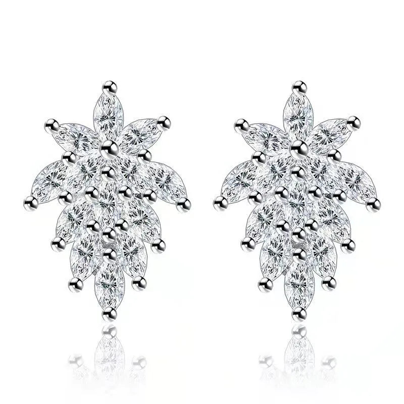 1 Pair Simple Style Leaf Copper Inlay Zircon Ear Studs