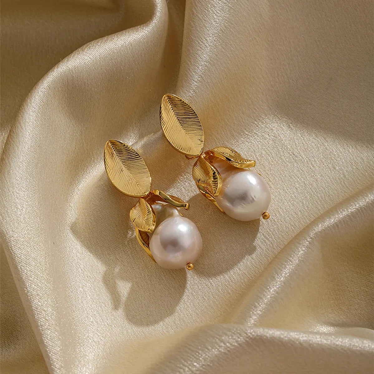 1 Pair Simple Style Leaf Plating Inlay Copper Pearl 18k Gold Plated Drop Earrings