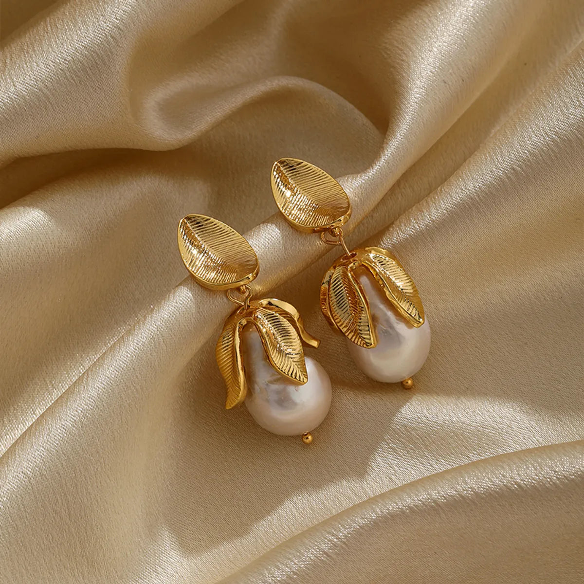 1 Pair Simple Style Leaf Plating Inlay Copper Pearl 18k Gold Plated Drop Earrings