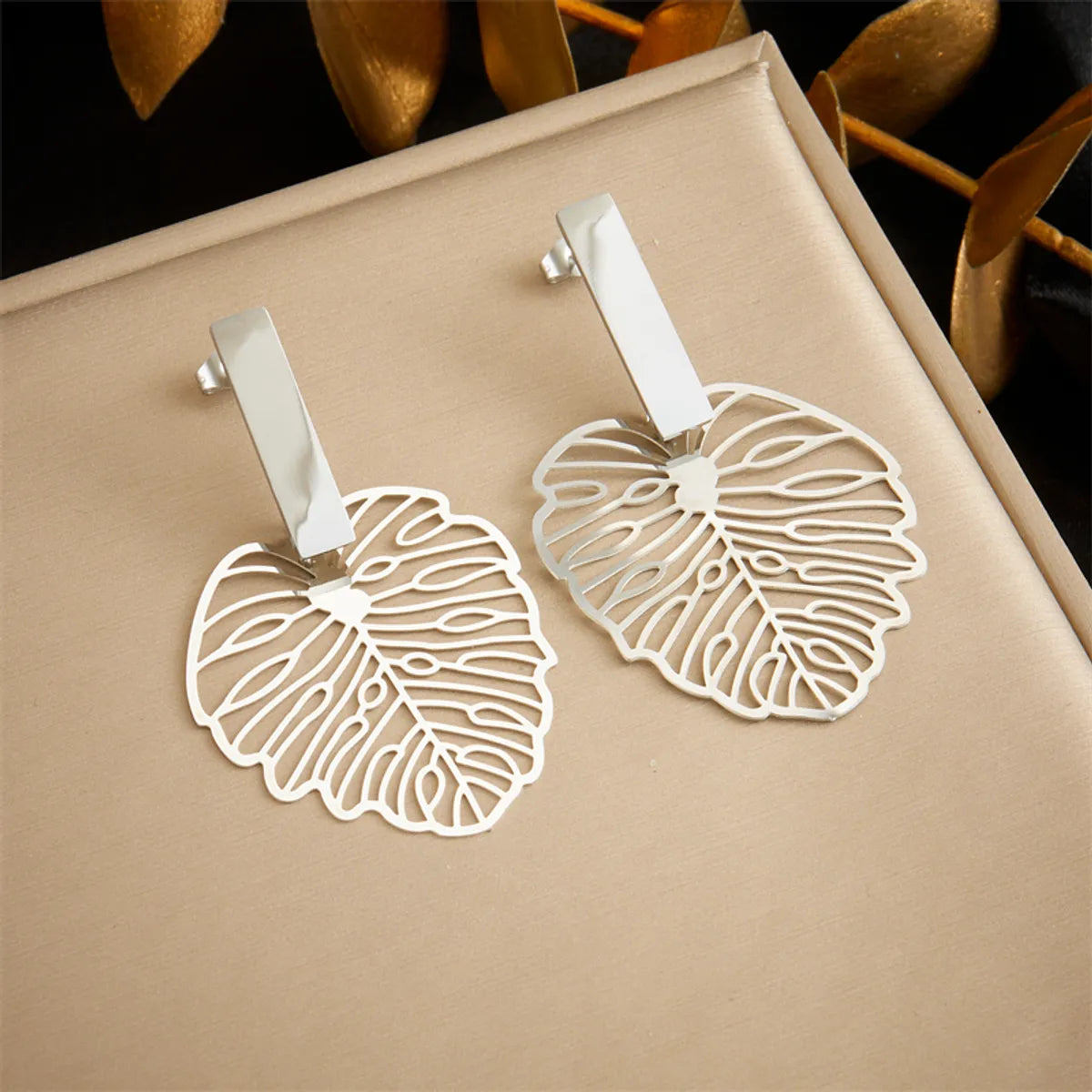 1 Pair Simple Style Leaves Hollow Out 304 Stainless Steel 18K Gold Plated Drop Earrings