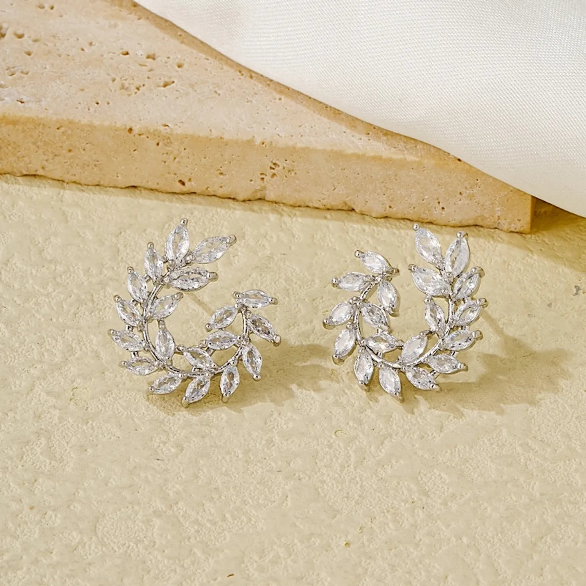 1 Pair Simple Style Leaves Hollow Out Inlay Copper Zircon Ear Studs