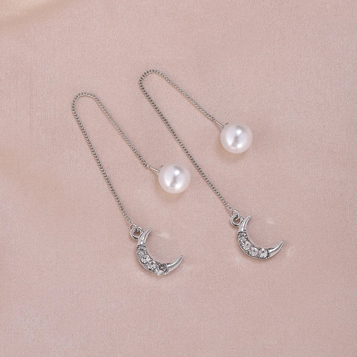 1 Pair Simple Style Moon Alloy Plating Inlay Artificial Pearls Rhinestones Women'S Drop Earrings