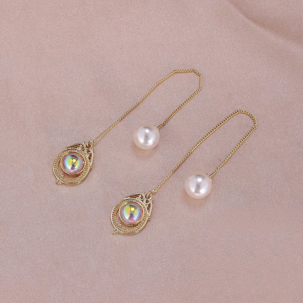 1 Pair Simple Style Moon Alloy Plating Inlay Artificial Pearls Rhinestones Women'S Drop Earrings