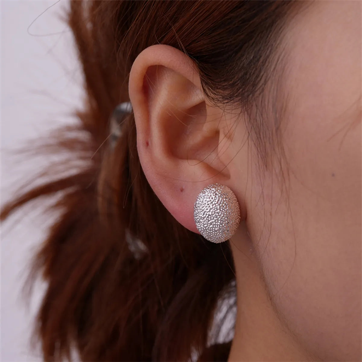 1 Pair Simple Style Moon Oval Plating Three-dimensional Copper Gold Plated Ear Studs