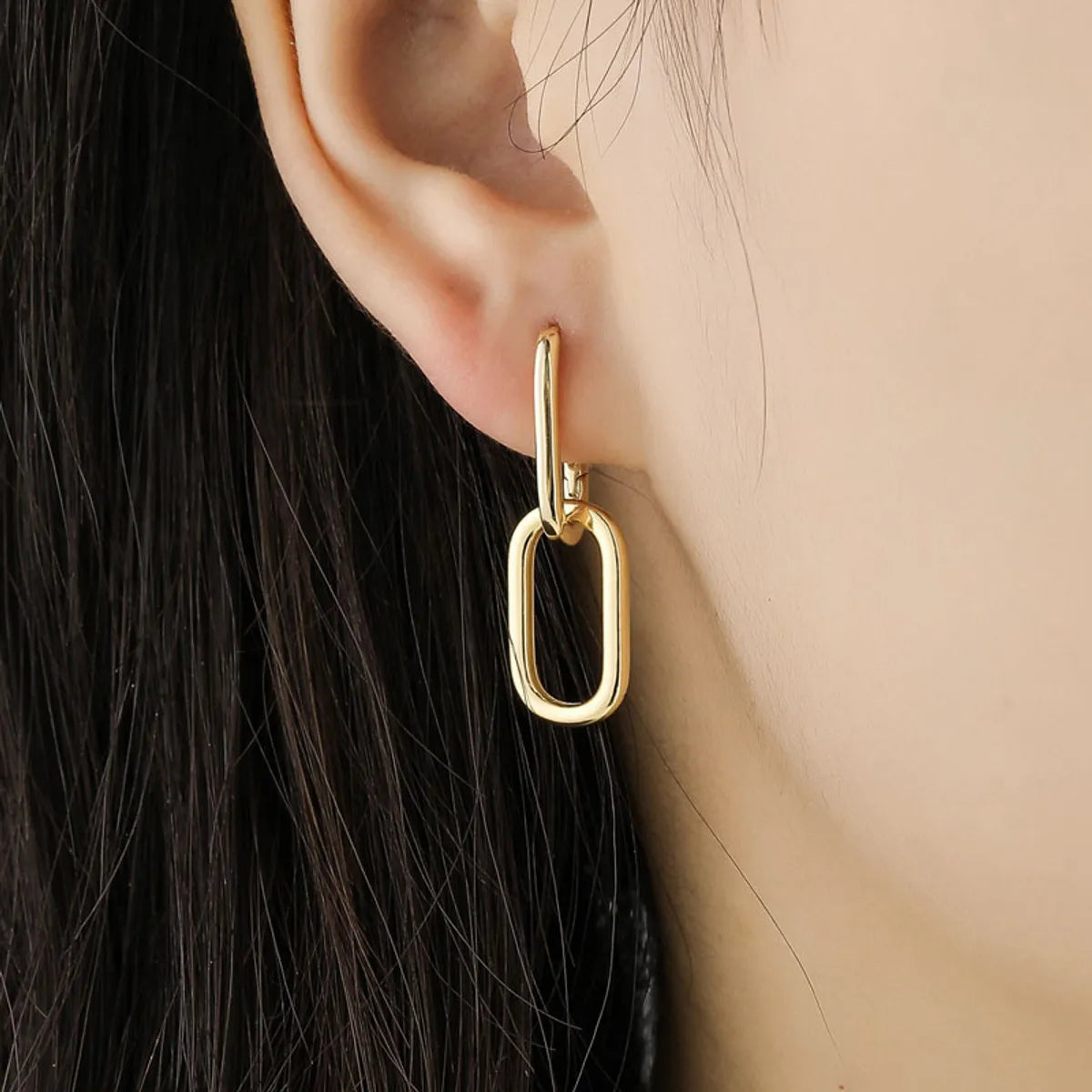 1 Pair Simple Style Oval Copper Plating 18k Gold Plated Drop Earrings