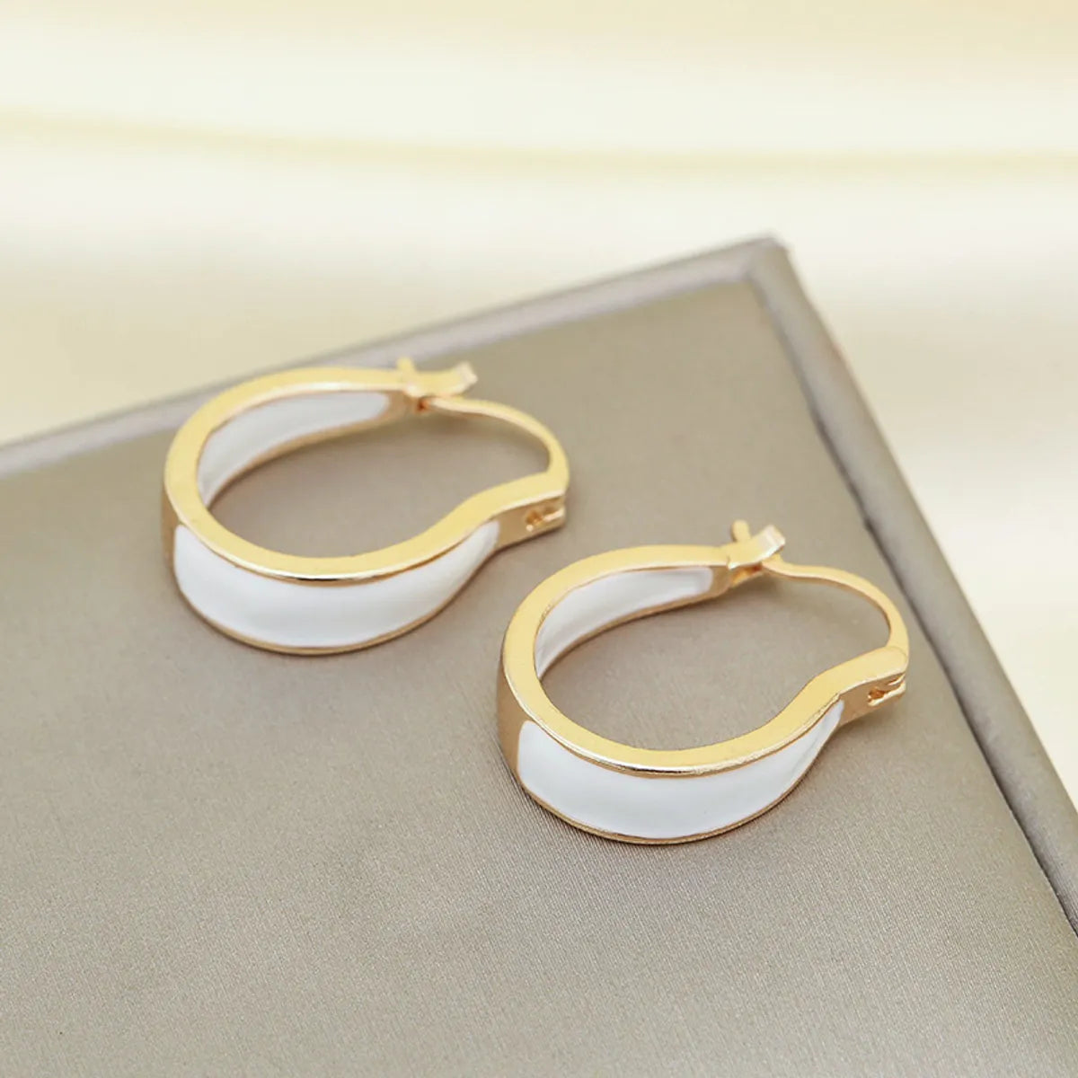 1 Pair Simple Style Round Enamel Alloy Earrings