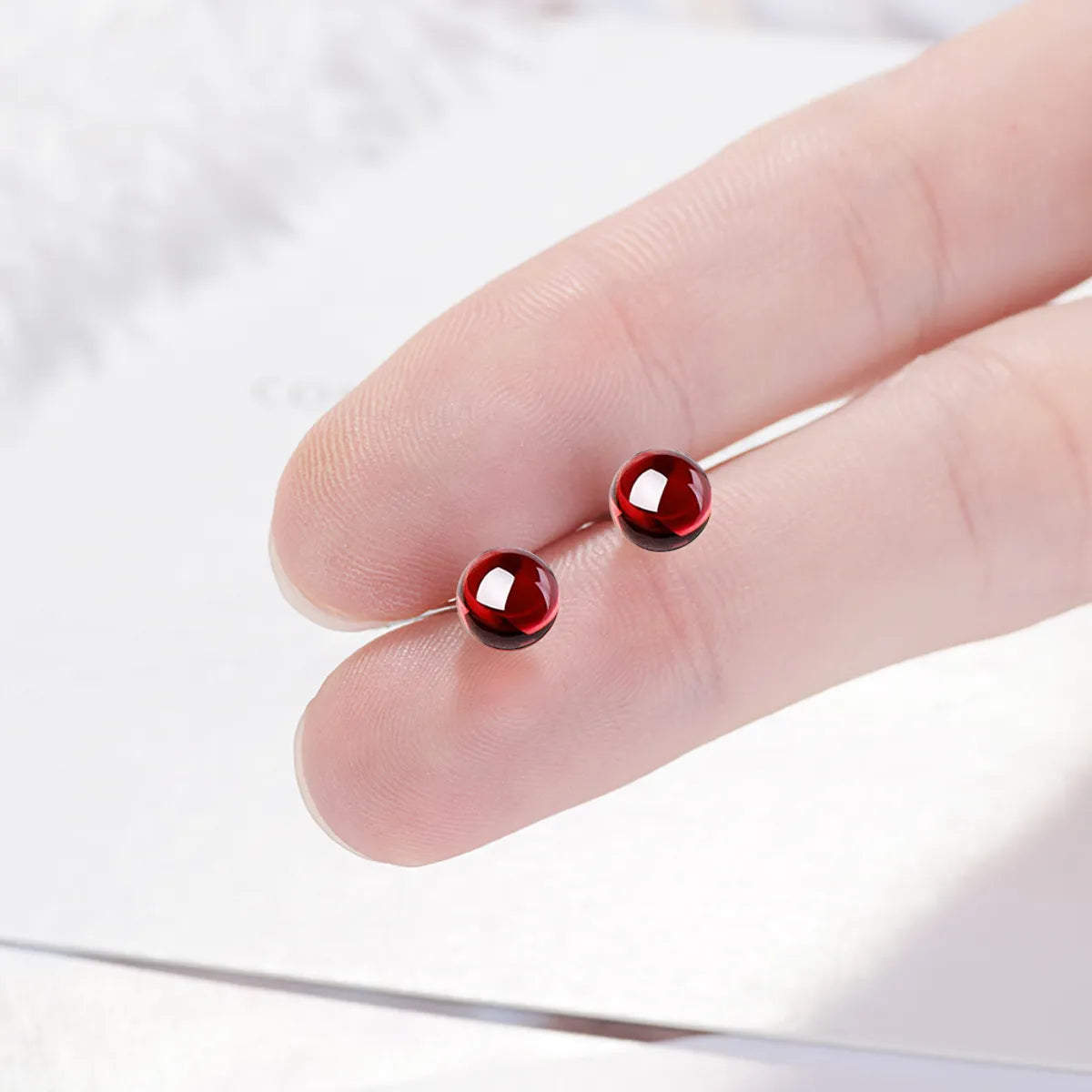 1 Pair Simple Style Round Garnet Inlay Garnet White Gold Plated Women's Ear Studs