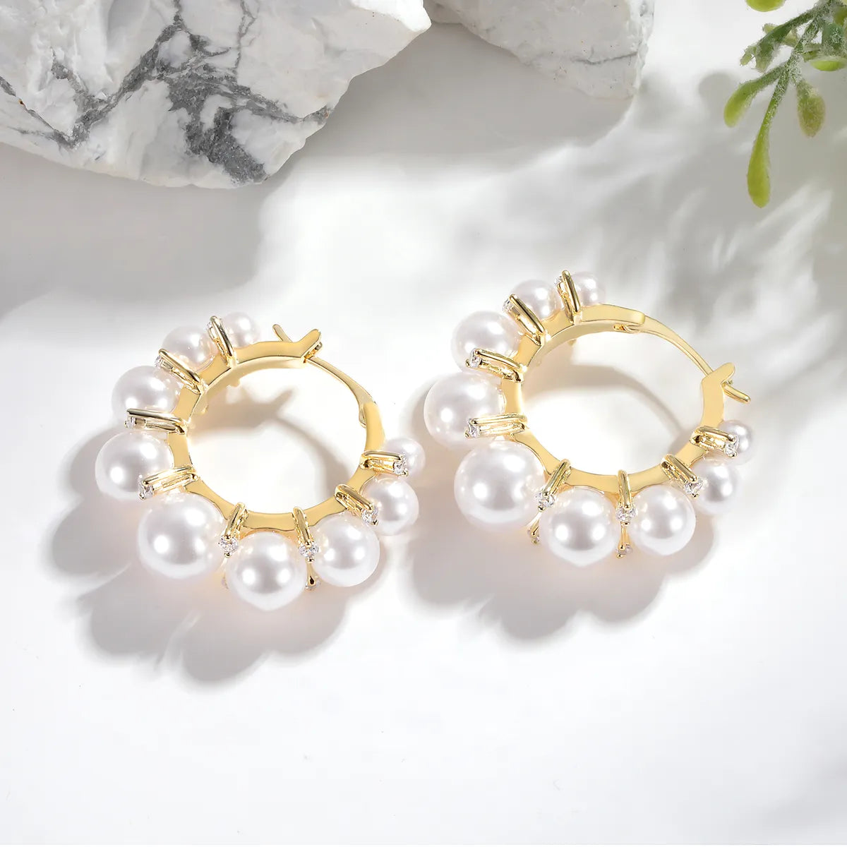 1 Pair Simple Style Round Inlay Copper Artificial Pearls 18K Gold Plated Earrings