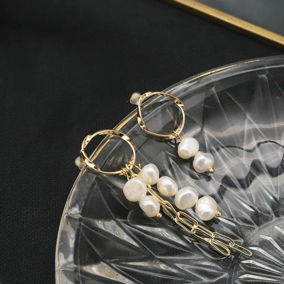 1 Pair Simple Style Round Patchwork Plating Freshwater Pearl Copper 18k Gold Plated Drop Earrings