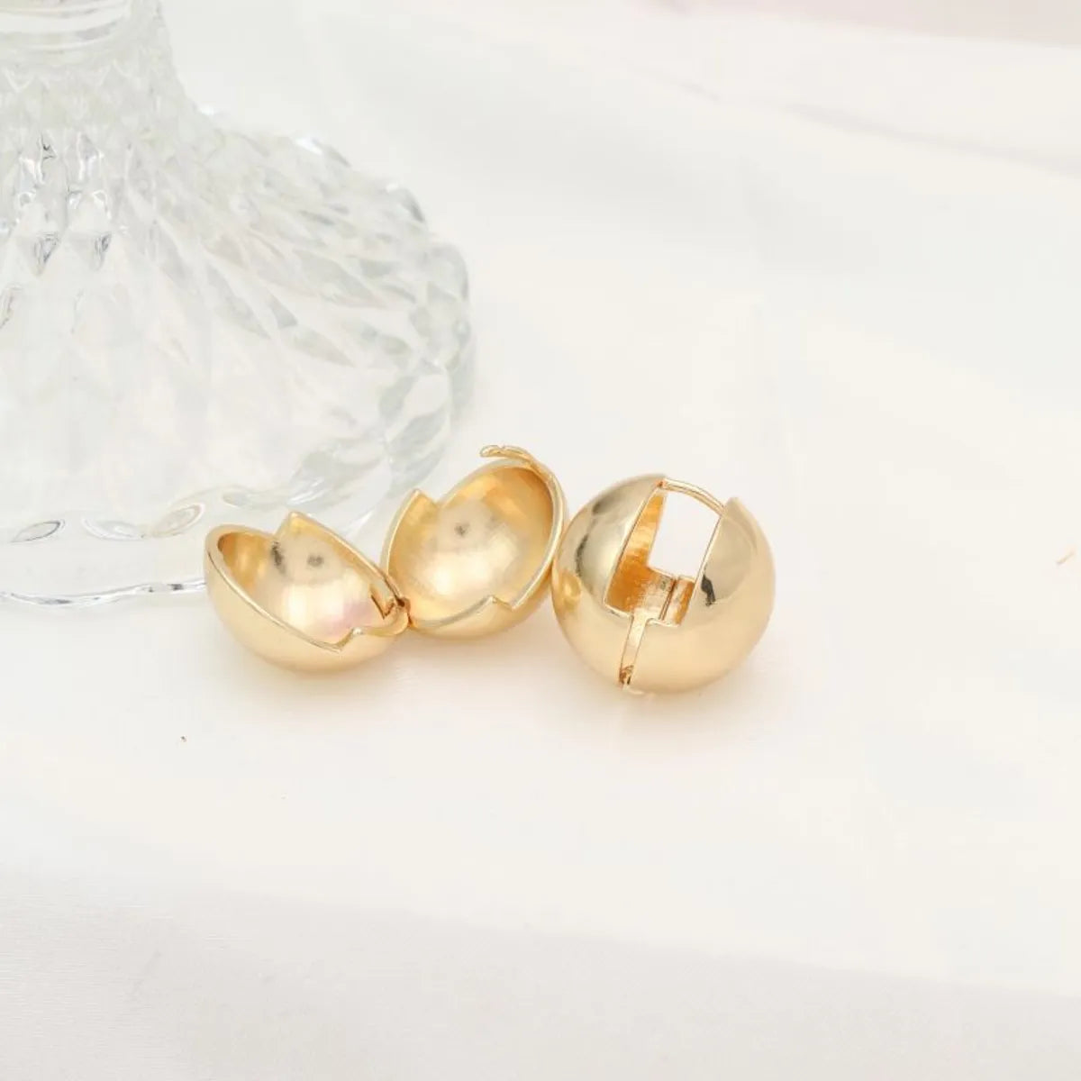 1 Pair Simple Style Round Plating Copper 18k Gold Plated White Gold Plated Huggie Earrings