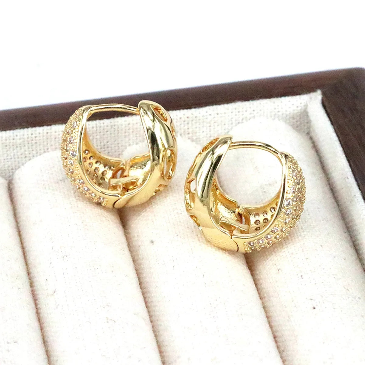 1 Pair Simple Style Semicircle Plating Hollow Out Copper Zircon 18k Gold Plated Hoop Earrings