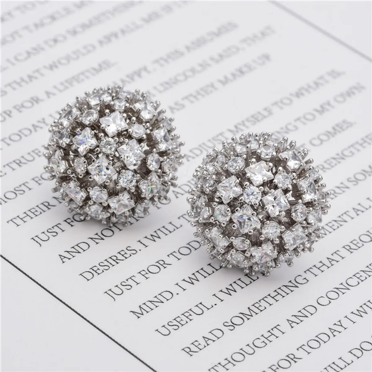 1 Pair Simple Style Shiny Ball Plating Inlay Copper Zircon White Gold Plated Ear Studs