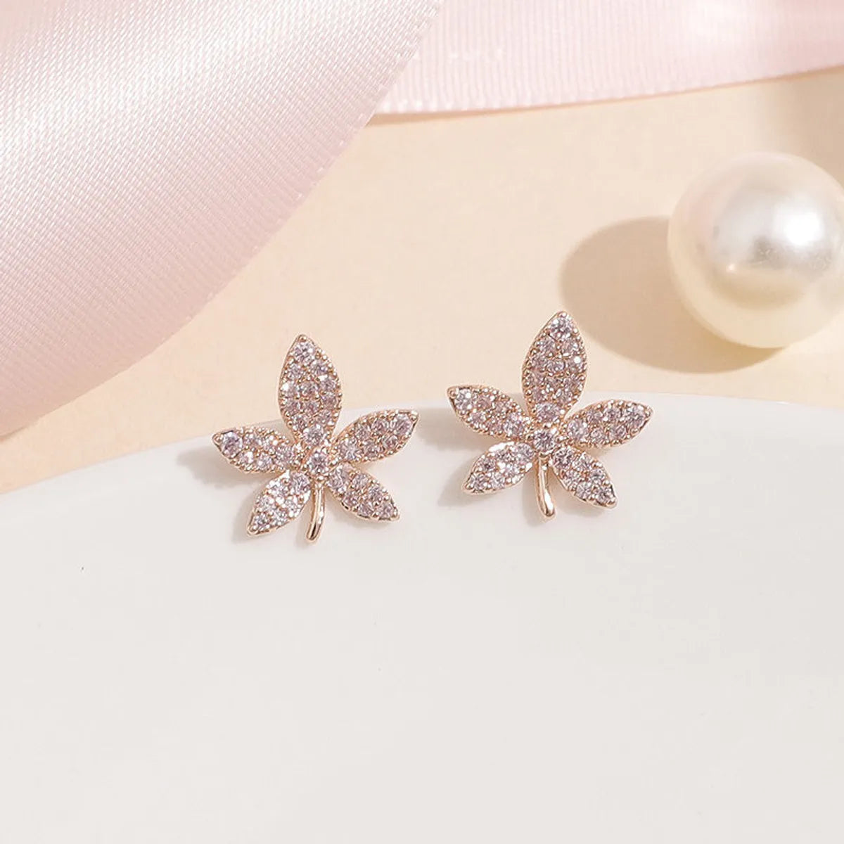 1 Pair Simple Style Shiny Maple Leaf Plating Inlay Alloy Rhinestones Ear Studs