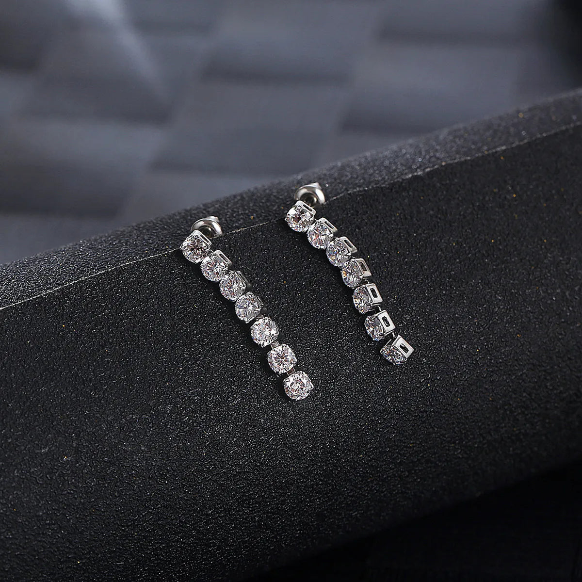 1 Pair Simple Style Shiny Round Inlay Titanium Steel Zircon Drop Earrings