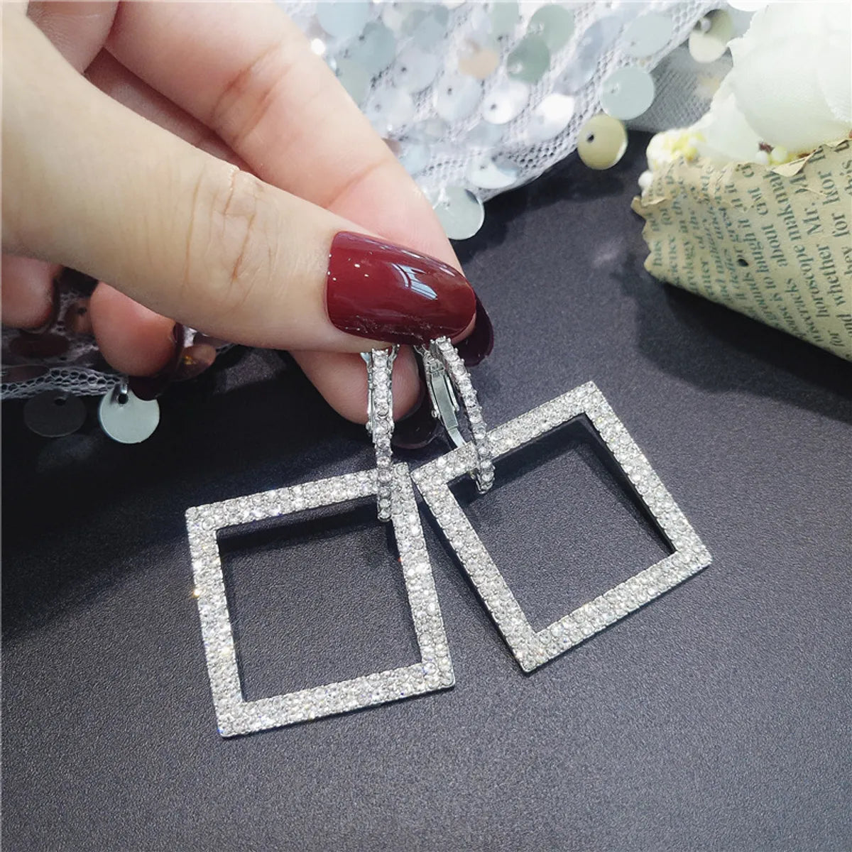 1 Pair Simple Style Solid Color Inlay Alloy Rhinestones Drop Earrings Earrings