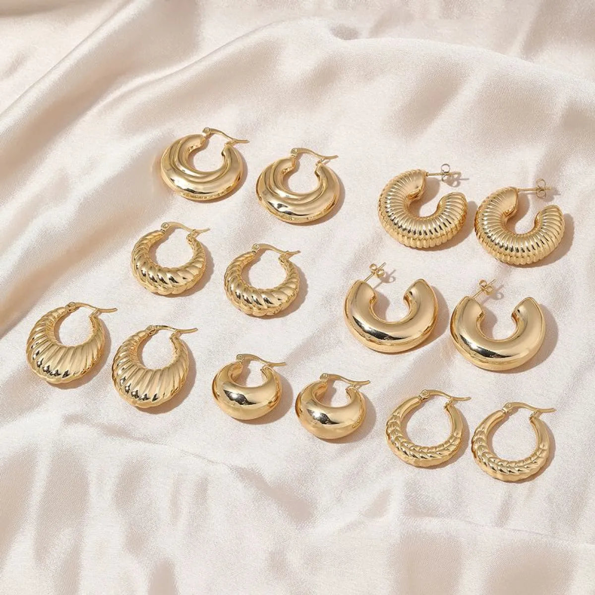 1 Pair Simple Style Solid Color Commute Geometric Semicircle Circle Plating Stainless Steel 18k Gold Plated Earrings