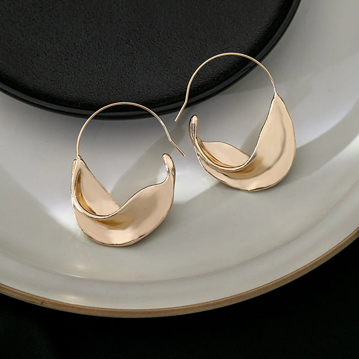 1 Pair Simple Style Solid Color Irregular Plating Alloy Earrings