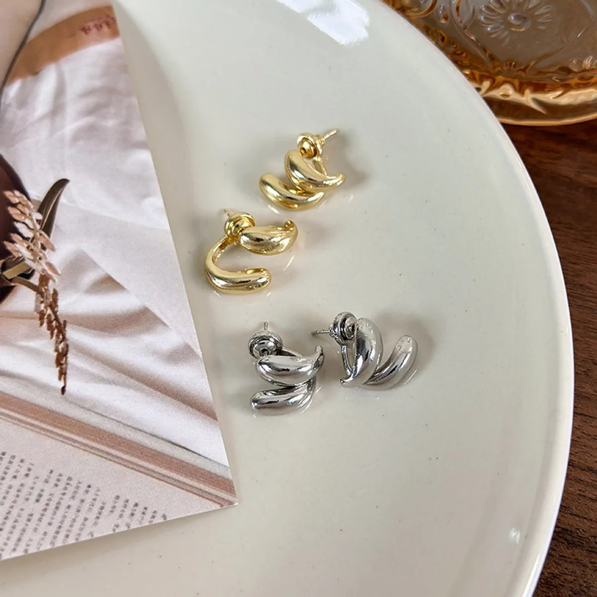 1 Pair Simple Style Solid Color Plating Alloy Gold Plated Silver Plated Ear Studs