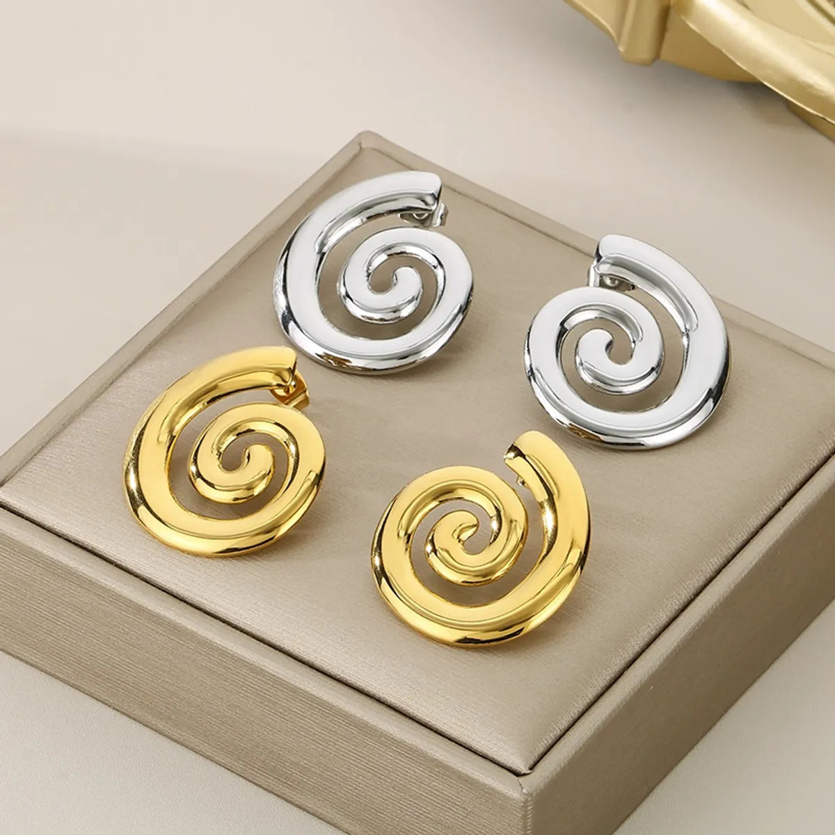 1 Pair Simple Style Solid Color Spiral 304 Stainless Steel 18K Gold Plated Ear Studs