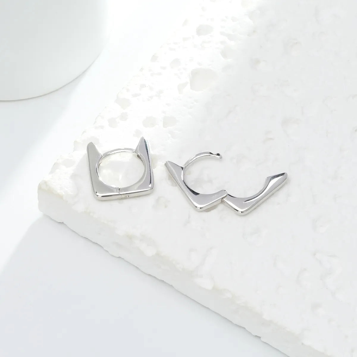 1 Pair Simple Style Solid Color Sterling Silver Earrings