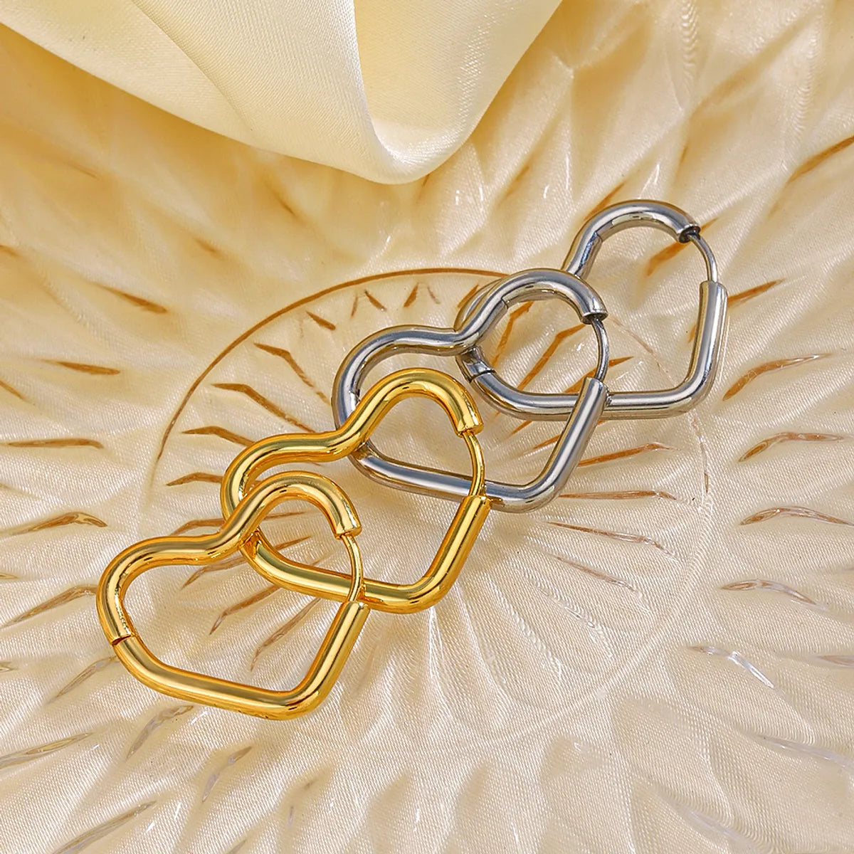 1 Pair Simple Style Streetwear Heart Shape Plating Stainless Steel 18k Gold Plated Earrings