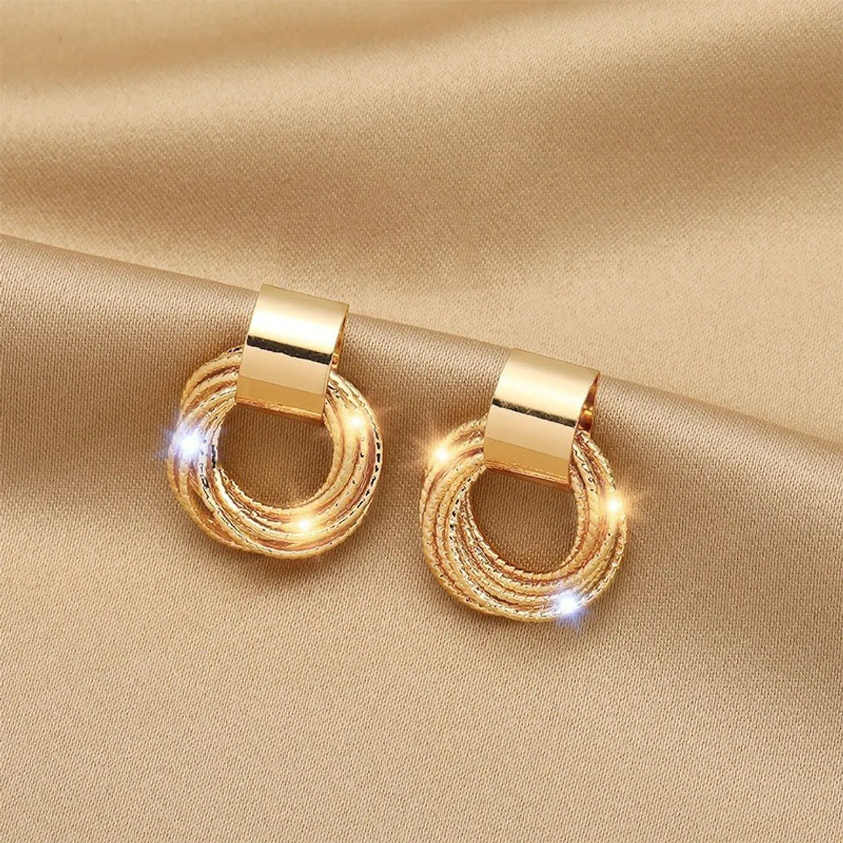 1 Pair Simple Style Triangle Square Flower Metal Plating Inlay Rhinestones Pearl Women's Earrings